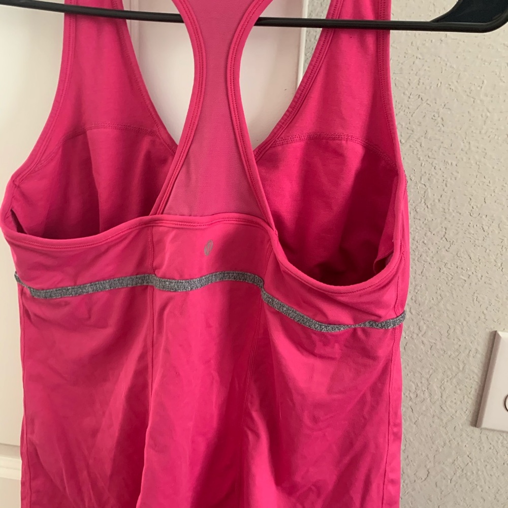 Lululemon size 10 tank top with bra built in